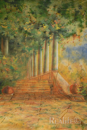 32 Stairs and Columns Green