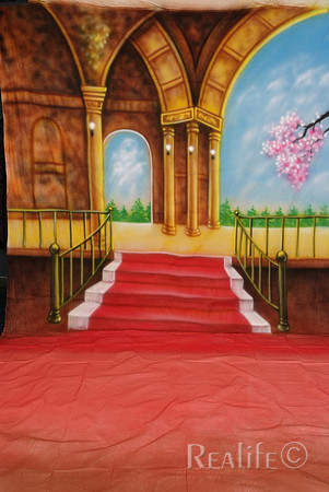 4 Spring Gold Arch Red Carpet